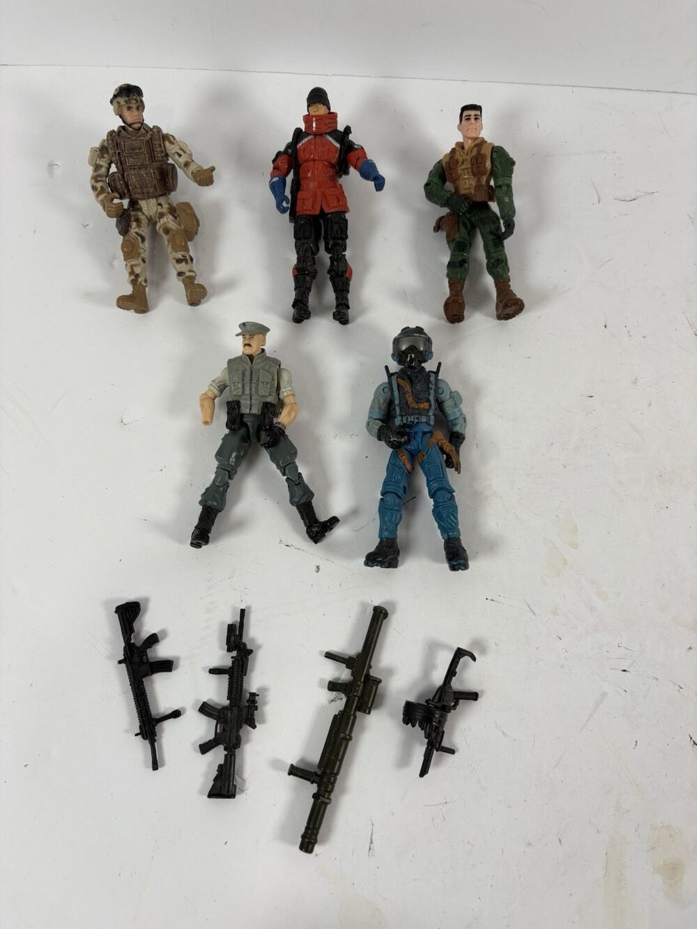 Lanard The Corps Elite Action Figures Lot of 5 Military Soldiers 4 Weapons Used